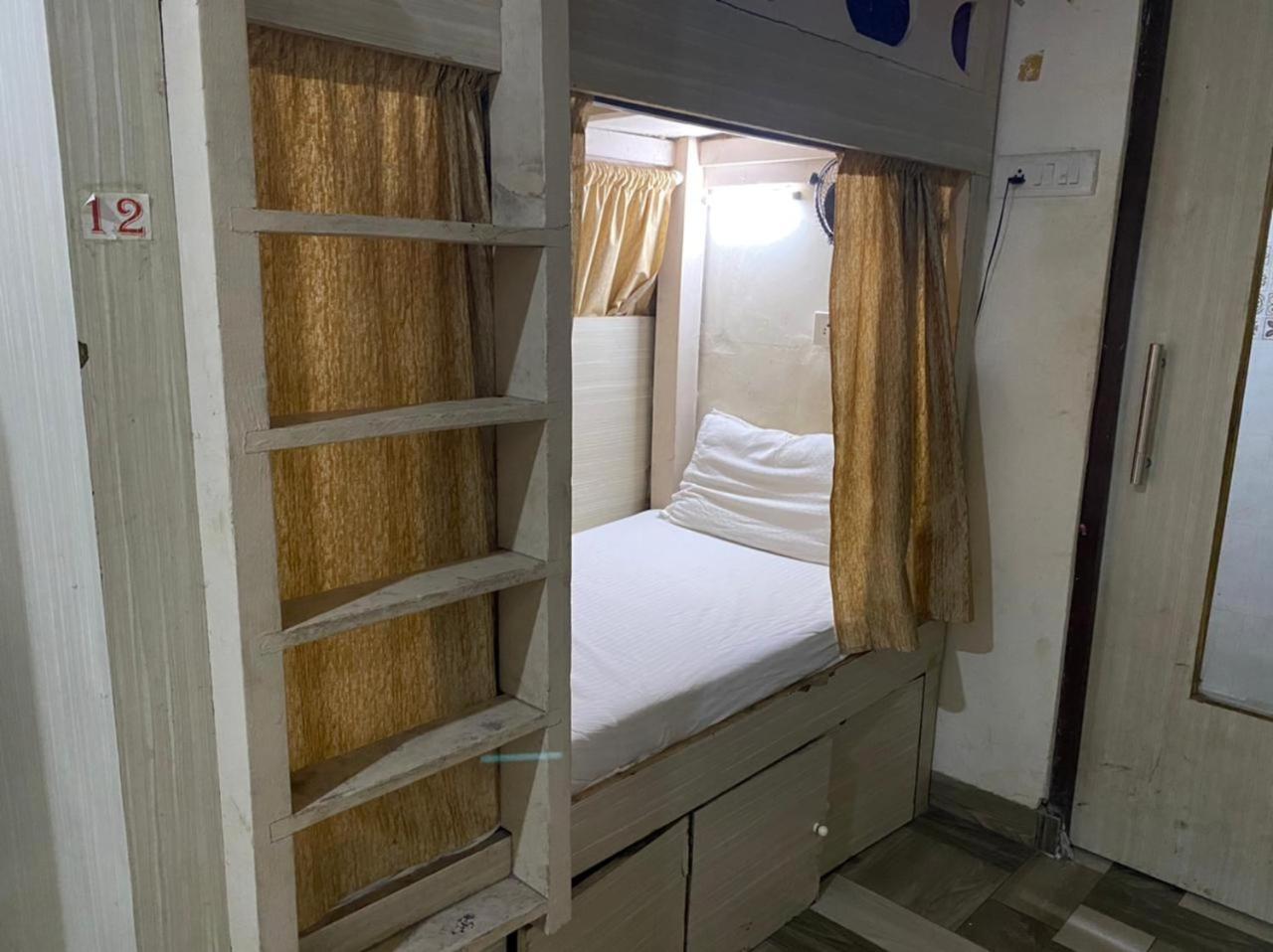 Airport Inn Residency Мумбаи Экстерьер фото