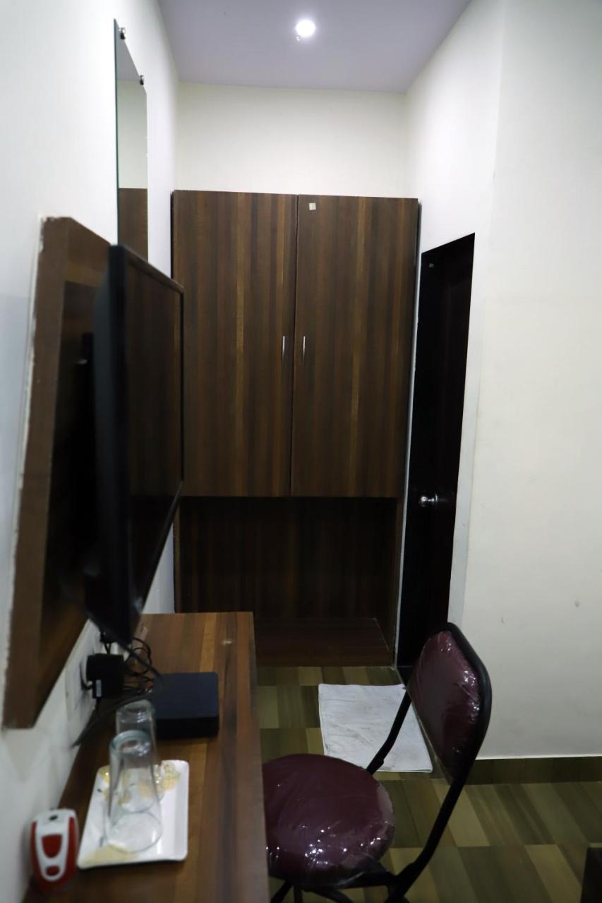 Airport Inn Residency Мумбаи Экстерьер фото
