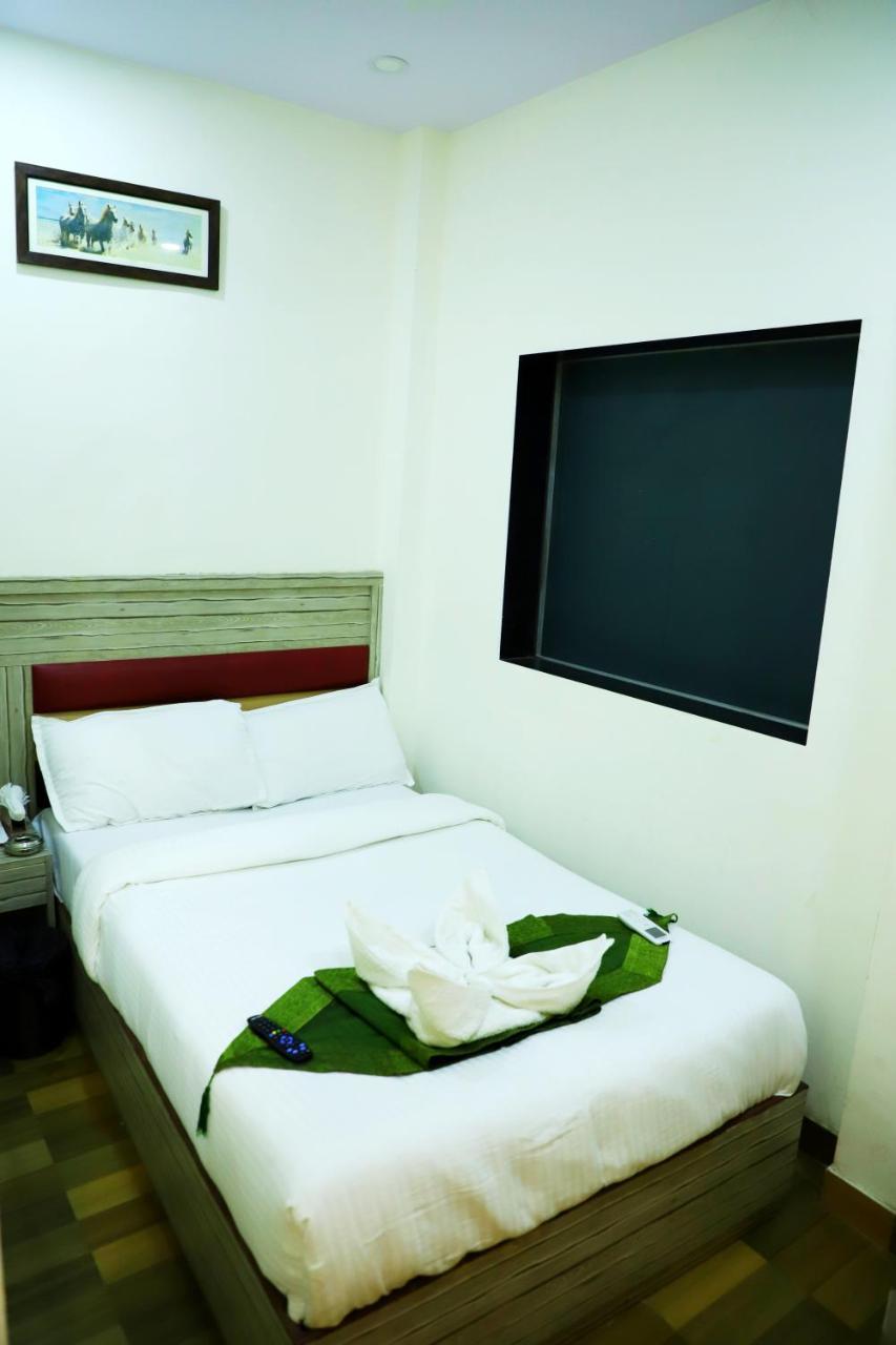 Airport Inn Residency Мумбаи Экстерьер фото